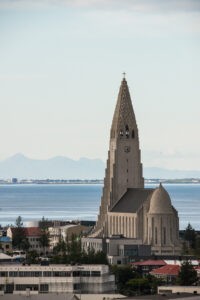 Noordkaap_Hallgrimskirkja-de-kathedraal-van-Reykjavik